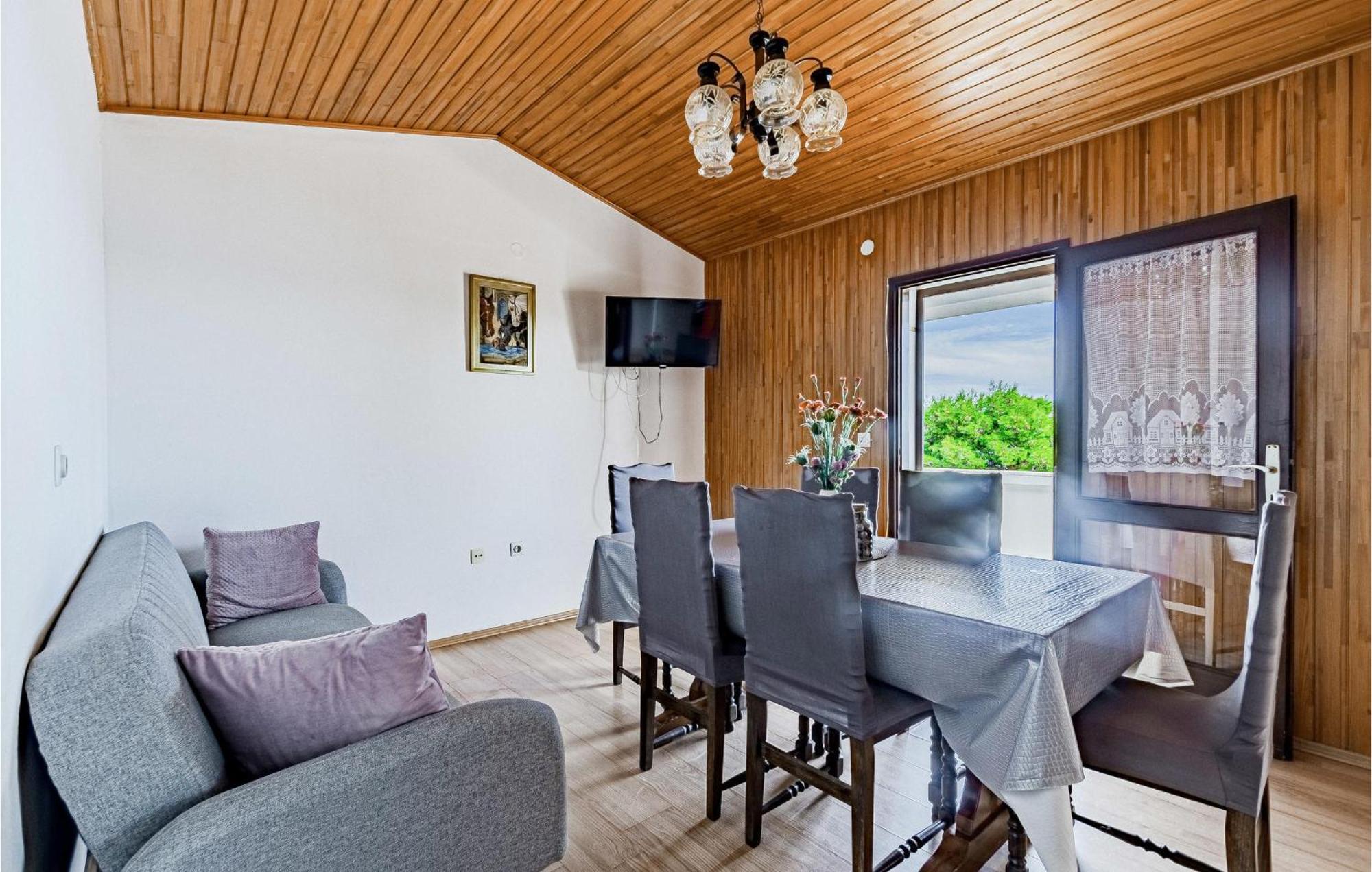 Beautiful Home In Prizba With Kitchen المظهر الخارجي الصورة