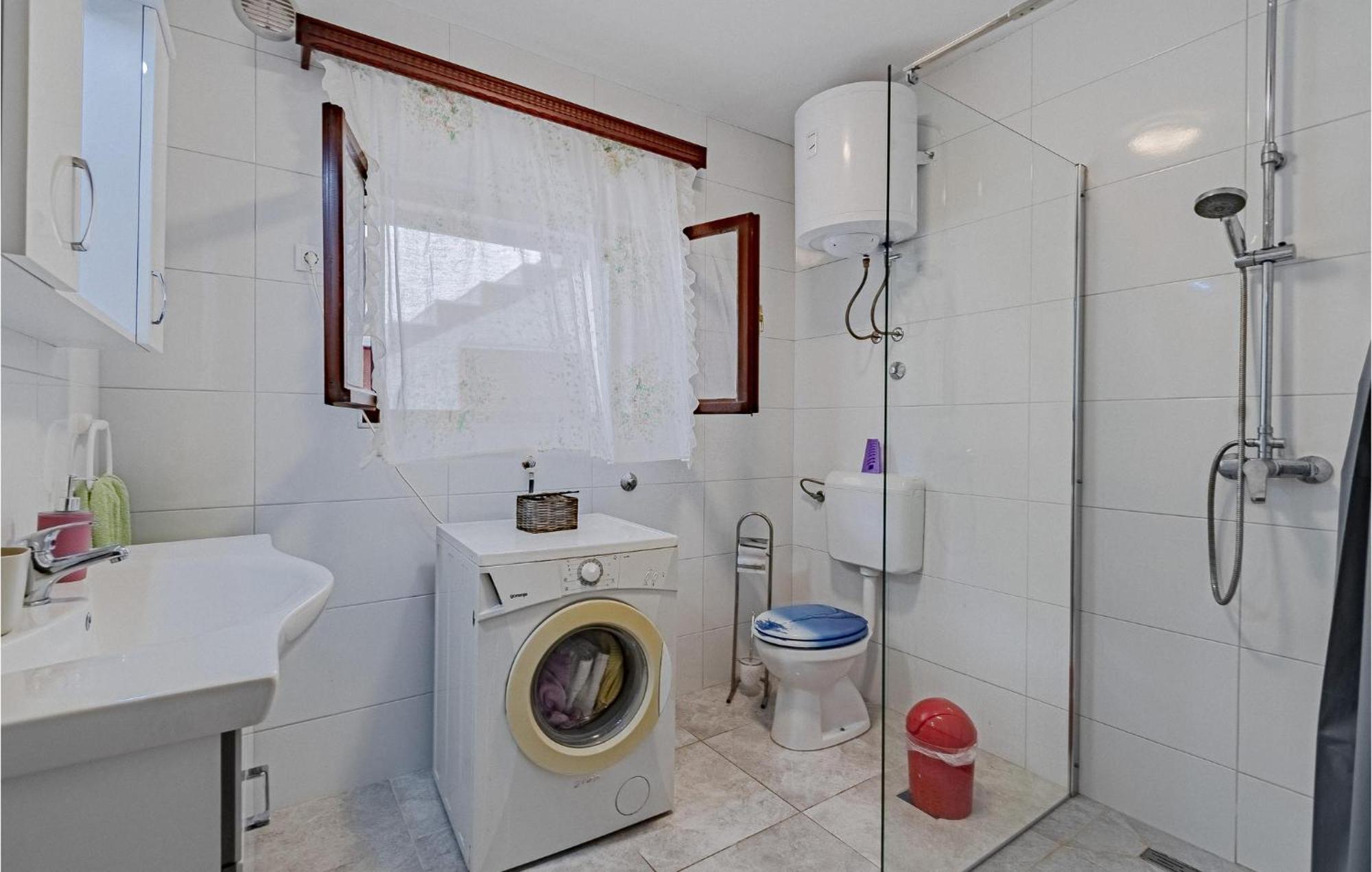 Beautiful Home In Prizba With Kitchen المظهر الخارجي الصورة