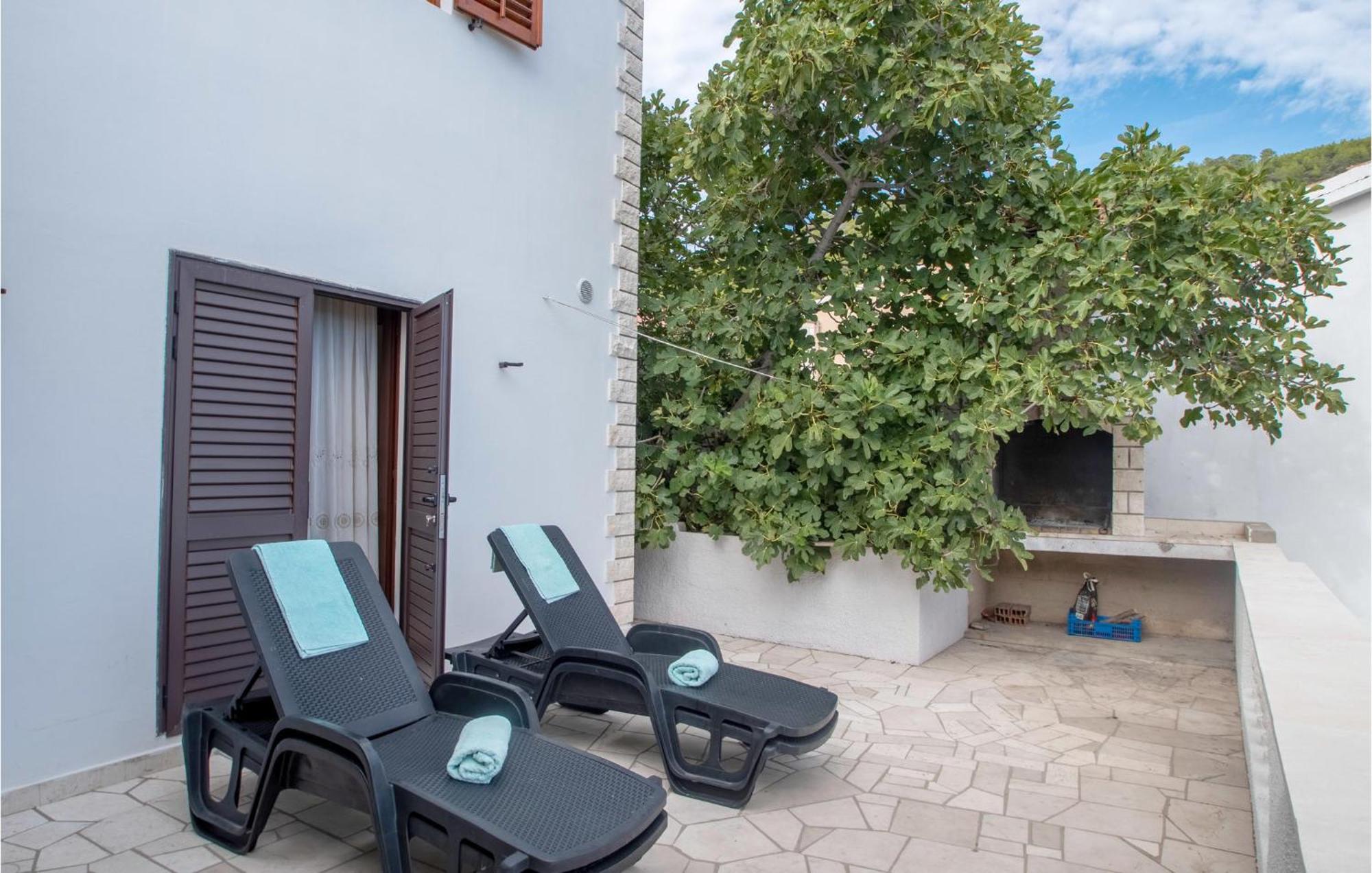 Beautiful Home In Prizba With Kitchen المظهر الخارجي الصورة